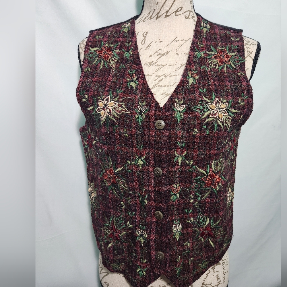 TanTrums Plaid Holiday Festive Floral Vest. Button Up. Size Petite Small.